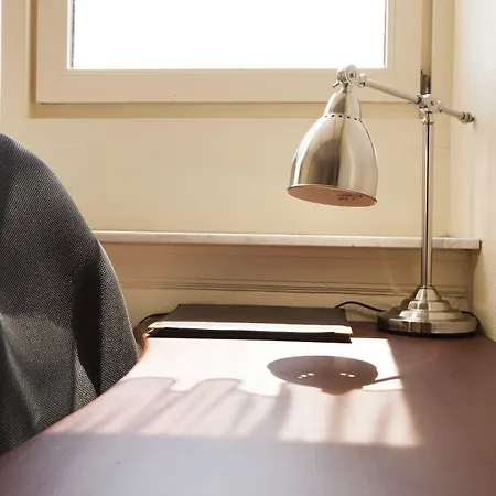 מלון Strandhotel Scheveningen 3*