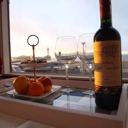 מלון Strandhotel Scheveningen 3*