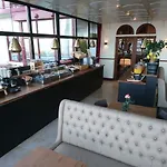호텔 Strandhotel Scheveningen 3*