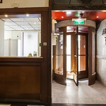 Strandhotel Scheveningen מלון 3*