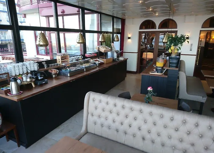 Отель Strandhotel Scheveningen 3*