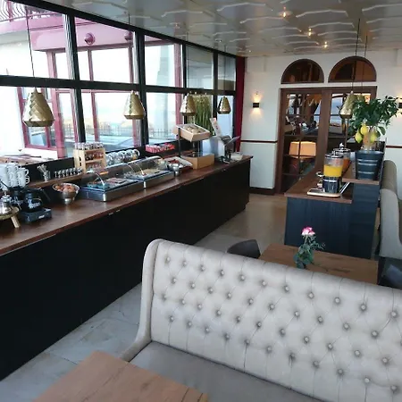 Отель Strandhotel Scheveningen 3*
